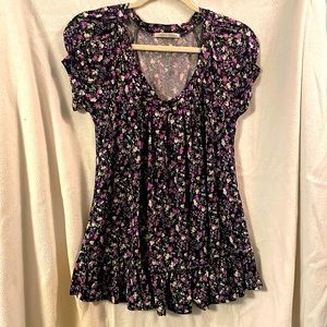 Puff sleeve blouse with ruffled hem